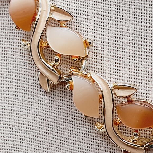 Vintage Moonglow Leaf Choker Necklace Beige Tan Gold Tone 16” Adjustable - Picture 3 of 9